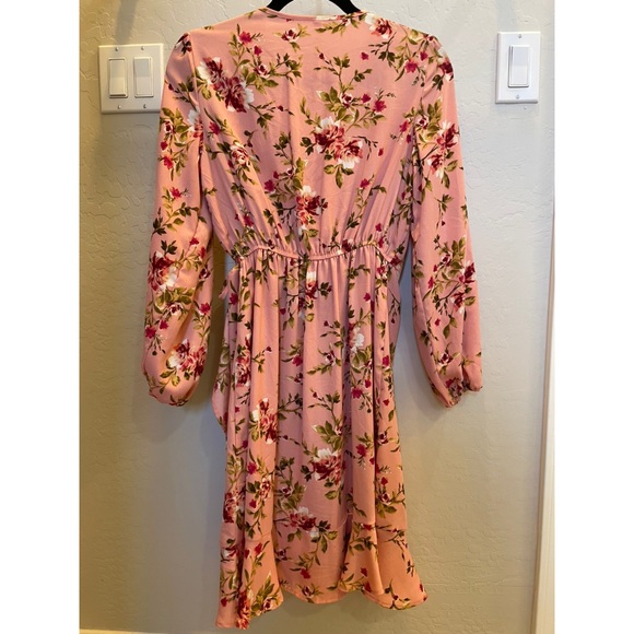 Pink floral dress 💕 - Picture 3 of 9